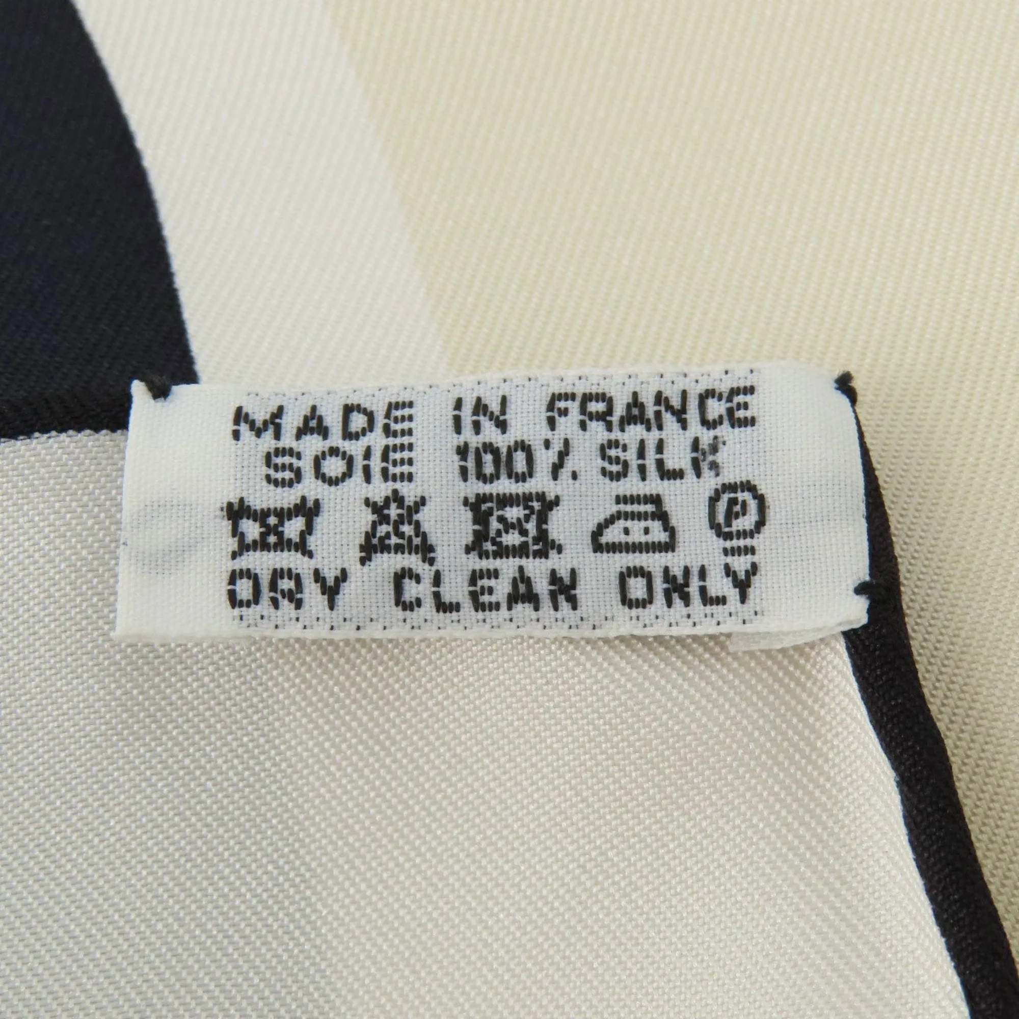 Herms Carr White Silk Accessories